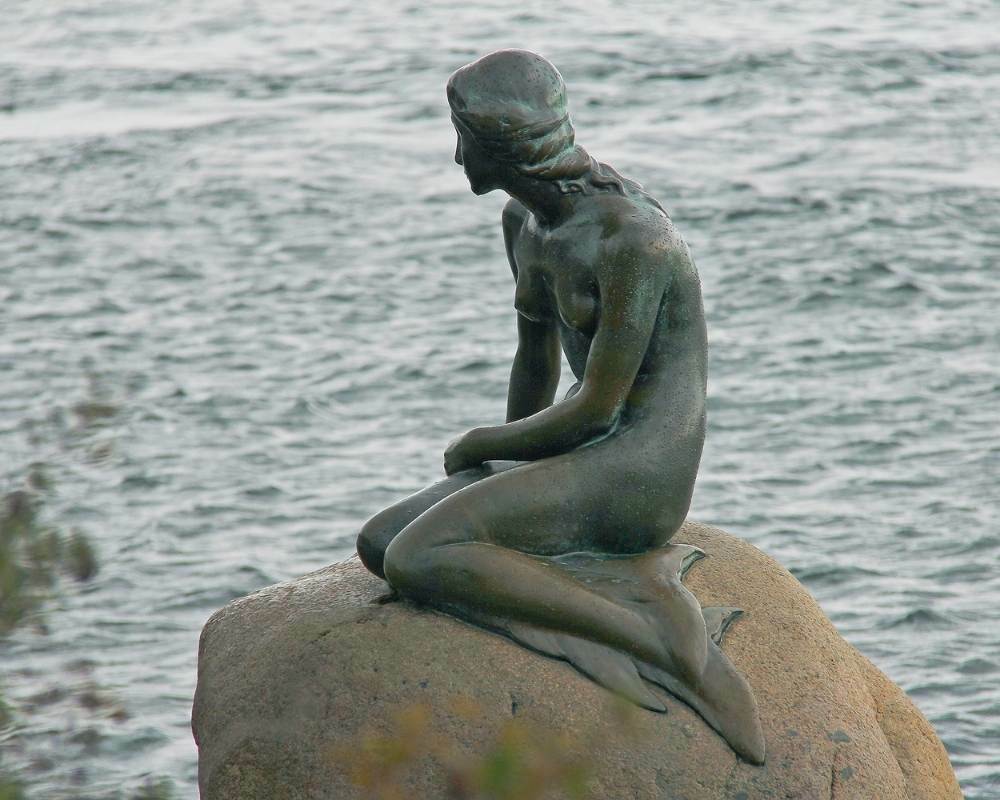 sculpture de bronze la petite sirene