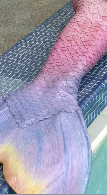 queue de sirene violet et rose en silicone