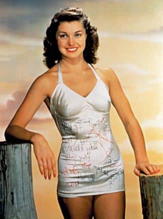 esther-williams-mermaid-performer-sirene-min